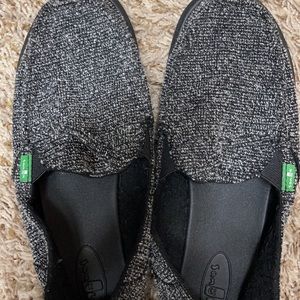 NWOT Size 8 Black Sanuks